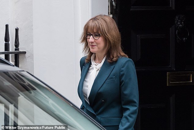 Reeves se jacta de ayudar a los “trabajadores” que enfrentan la crisis energética… mientras prepara el rescate de “Benefits St” mientras las familias de ingresos medios enfrentan cargas impositivas récord.