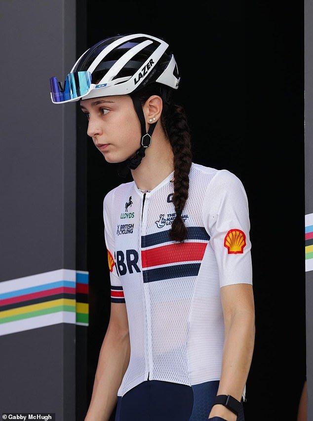 El ciclista del equipo GB está demasiado asustado para andar en bicicleta por las calles de Londres, después de que ladrones encapuchados le robaran bicicletas por valor de £ 15,000