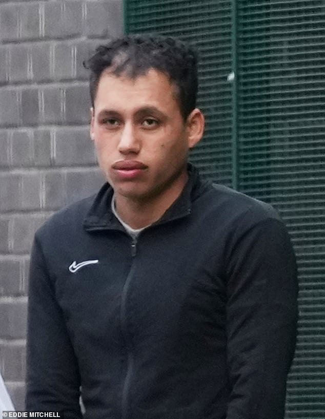 Solicitante de asilo acusado de violar en grupo a una mujer en la playa de Brighton “filmó el asalto para reunir pruebas para la policía”, según escucha el tribunal