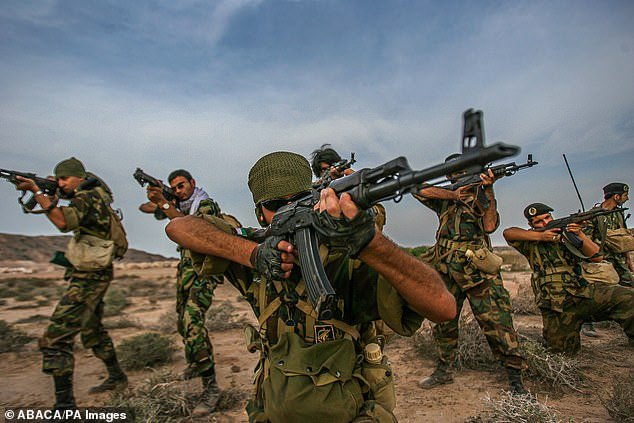 Los líderes militares iraníes radicales decididos a continuar la guerra comenzarán a asesinar a sus propios altos funcionarios si continúan negociando en los términos de Trump, dicen los expertos.