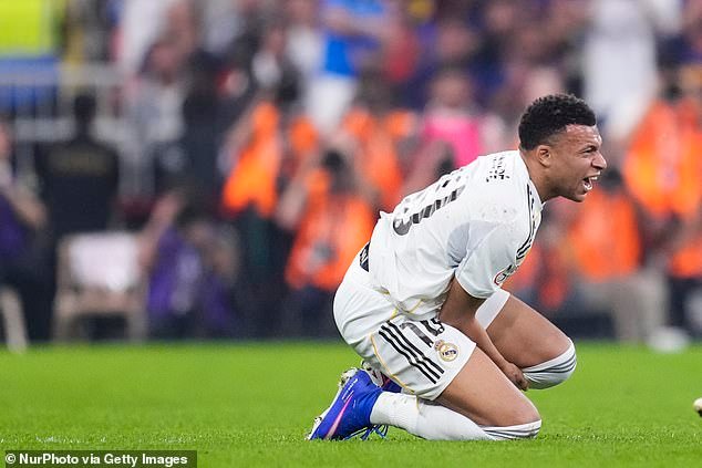 La lesión de rodilla de Kylian Mbappé fue diagnosticada erróneamente cuando el Real Madrid escaneó la pierna EQUIVOCADA, mientras el ex nutricionista del club acusa a los gigantes españoles de “recetar suplementos basados en los resultados gratuitos de ChatGPT”.