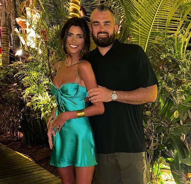 El entrenador de March Madness, Bryan Hodgson, se vuelve viral por una broma sobre ‘reclutar’ a su esposa