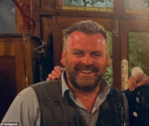 El director de la escuela primaria de Kensington gastó más de £56.000 en billetes de tren y en Amazon usando la tarjeta de crédito de la escuela