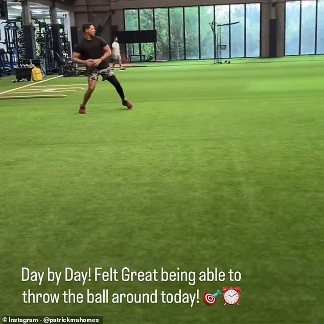 Los fanáticos de la NFL se derrumban cuando Patrick Mahomes de los Chiefs comparte una sorprendente actualización sobre la rehabilitación del ligamento cruzado anterior desgarrado