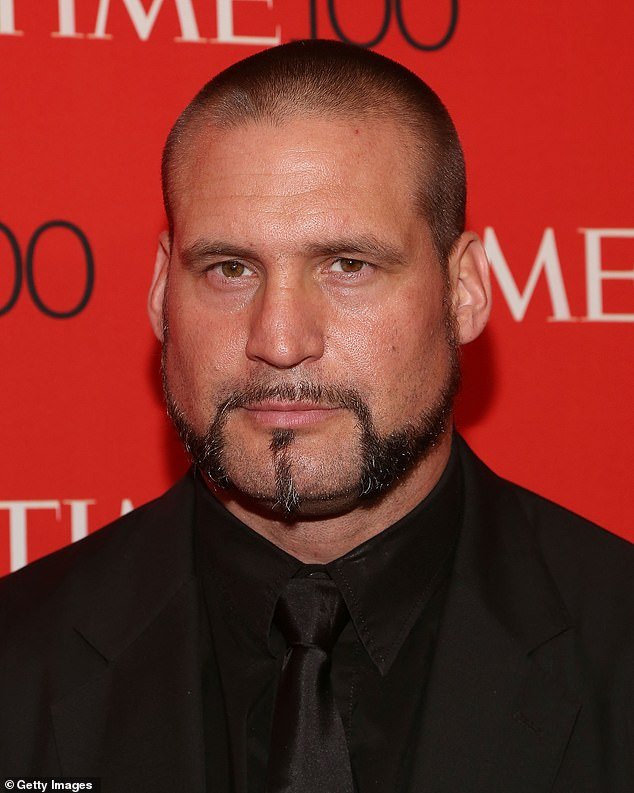 El guardia de seguridad en el centro de la controversia de Chappell Roan rompe el silencio sobre el drama del hotel que dejó llorando a la hija de Jude Law