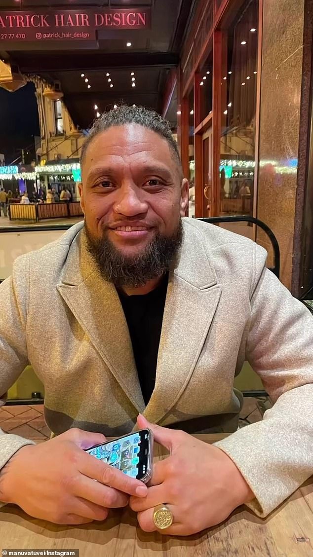 El gran futbolista Manu Vatuvei revela por qué la cárcel fue lo mejor para él después de su tráfico de metanfetamina, a pesar de que eso significó que no se enteró del nacimiento de su hijo durante una semana.