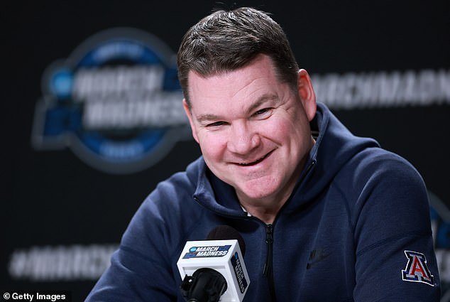 El mejor entrenador de March Madness responde bruscamente a las afirmaciones de que está a punto de dejar su equipo