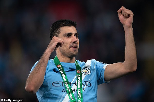 Rodri lanza una bomba en la transferencia mientras la estrella del Manchester City abre la puerta para mudarse al Real Madrid