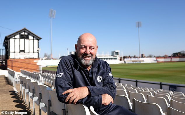 ‘Inglaterra va a respetar un poco más el juego del condado… ¡bueno!’: el jefe de Northants, DARREN LEHMANN, sobre las consecuencias de su perorata sobre Ashes, el error fatal que le costó a Inglaterra Down Under y su plan maestro para incorporar a Saif Zaib a la mezcla de pruebas