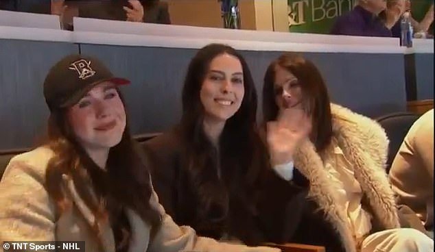 Momento emotivo: la prometida de la estrella de la NHL regresa a las gradas después de una insuficiencia cardíaca en Francia el verano pasado