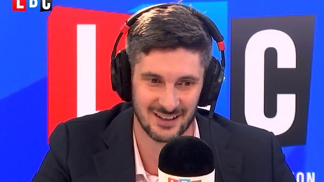 El presentador de LBC se quedó sin palabras cuando la persona que llamó “con £150.000 al año” dijo que él también debería recibir beneficios porque es tan “pobre” que tuvo que cancelar su membresía en un gimnasio y “ya no puede ir a Waitrose”.