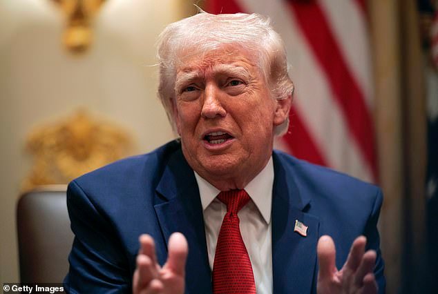 Trump retrasa el plazo para atacar a Irán con otra pausa de 10 días mientras Teherán amenaza con un millón de combatientes y una bomba nuclear