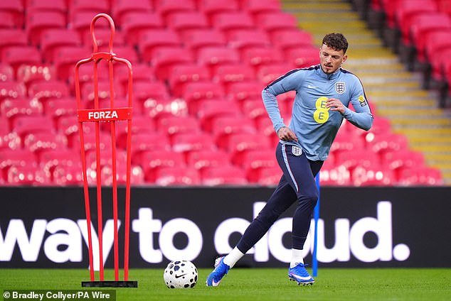 Ben White tendrá conversaciones ‘claras’ con sus compañeros de Inglaterra sobre la dramática salida de la Copa del Mundo 2022 mientras Thomas Tuchel revela que la estrella del Arsenal se negó a discutir las consecuencias explosivas con Steve Holland