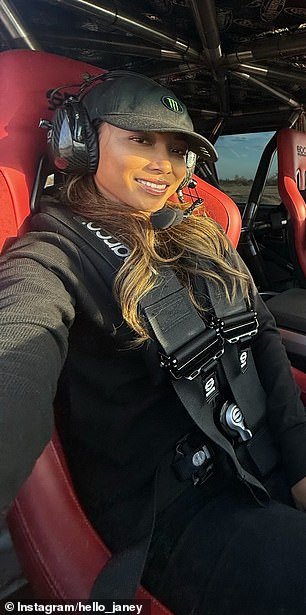 Estrellas del automovilismo envueltas en llamas después de que una parte del vehículo explotara antes de una carrera todoterreno: “El coche está en cenizas”