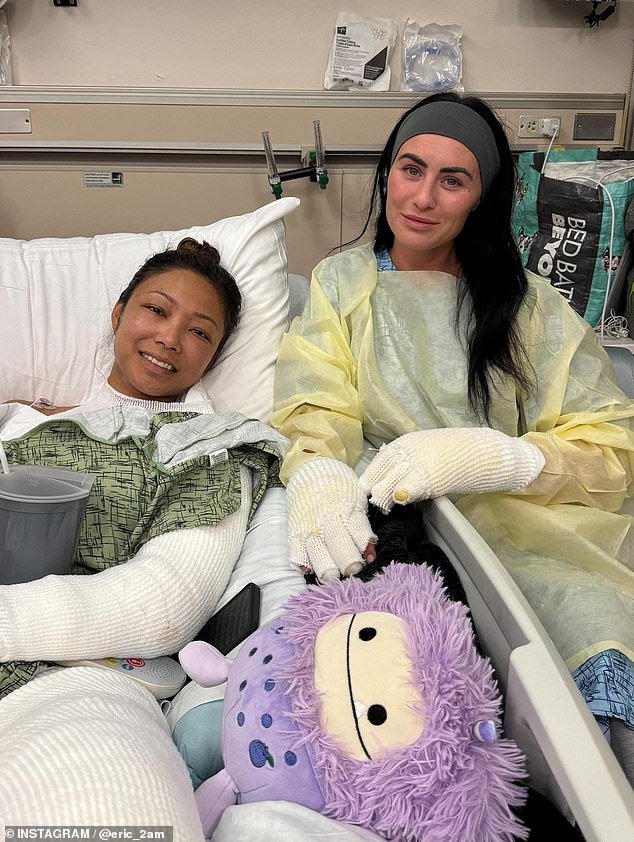 Aparece una foto del hospital que muestra a estrellas del automovilismo “envueltas en llamas” mientras sus maridos estallan en lágrimas al recordar el horrible accidente.