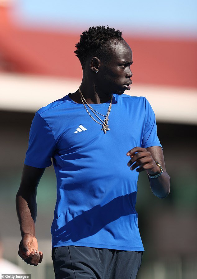 Gout Gout lanza una bomba F mientras levanta la tapa de un ENORME cambio de vida que lo prepara para batir más récords en la pista.