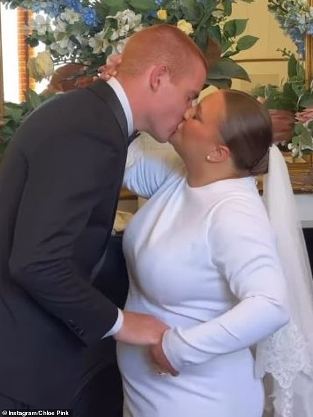 Chloe Pink hace un ENORME anuncio sobre su relación con la estrella de la AFL días después de que los trolls se burlaran cruelmente de ella nuevamente