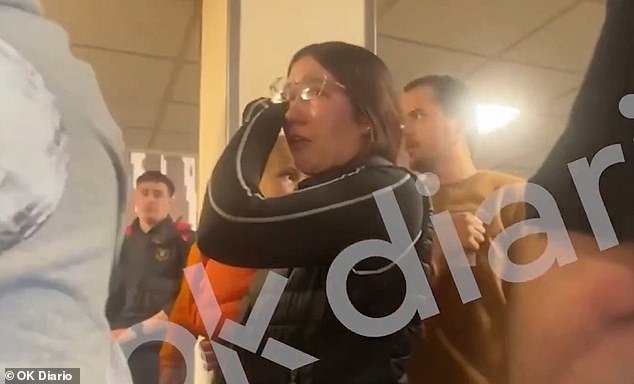 Su mejor amiga actual es rechazada de la clínica de eutanasia española en un intento fallido de último minuto para hacer cambiar de opinión a su ex compañera de clase y evitar que muera.