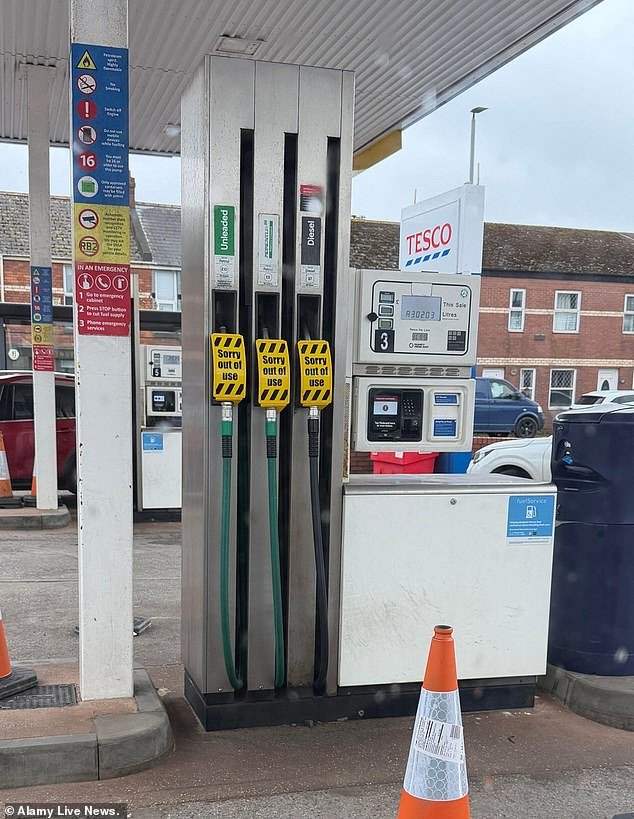 Asda advierte sobre una escasez “temporal” de gasolina causada por la guerra de Trump en Irán mientras los precios se disparan y el Estrecho de Ormuz sigue bloqueado