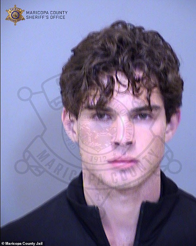 Clavicular arrestado por agresión después de publicar un repugnante video de un caimán