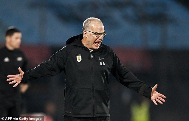 Cómo las explosivas consecuencias de Luis Suárez con Marcelo Bielsa dejaron a Uruguay en crisis antes de enfrentar a Inglaterra en Wembley