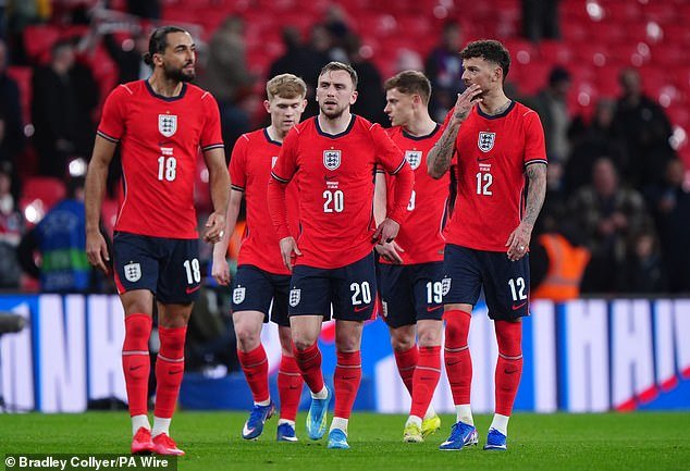 Inglaterra 1-1 Uruguay: los suplentes de Thomas Tuchel todavía tienen un camino por recorrer para demostrar sus credenciales en la Copa del Mundo, escribe OLIVER HOLT, mientras la audiencia de Wembley se ve ensombrecida por errores arbitrales desconcertantes