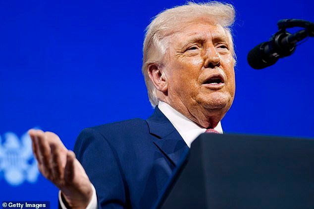 Trump deja escapar que “Cuba es el SIGUIENTE” después de los ataques a Venezuela e Irán… antes de agregar rápidamente “haz como si no hubiera dicho eso”.