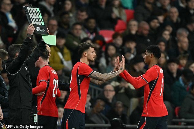 Thomas Tuchel critica los abucheos de Inglaterra después de que Ben White recibiera una fría recepción al regresar al servicio de los Tres Leones, antes de soportar el momento de héroe-villano en el frustrante empate de Uruguay.