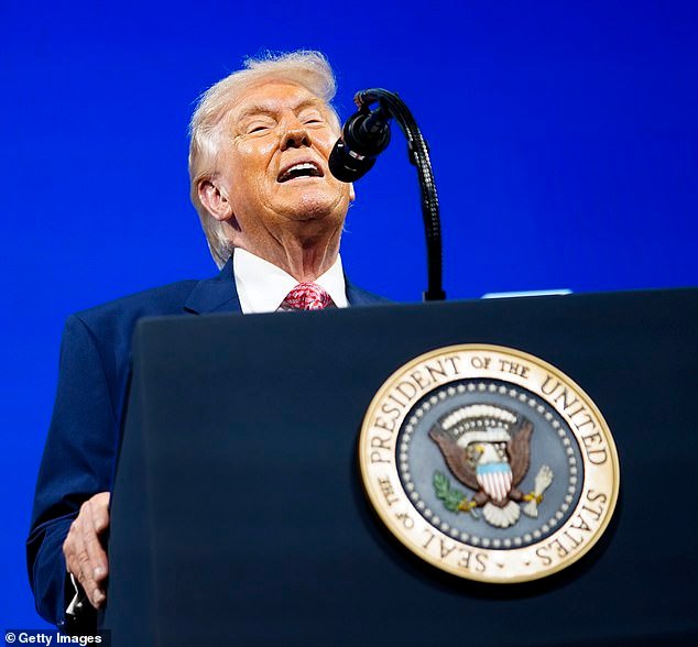 Trump llama al Estrecho de Ormuz “Estrecho de Trump”, insiste: “Conmigo no hay accidentes”