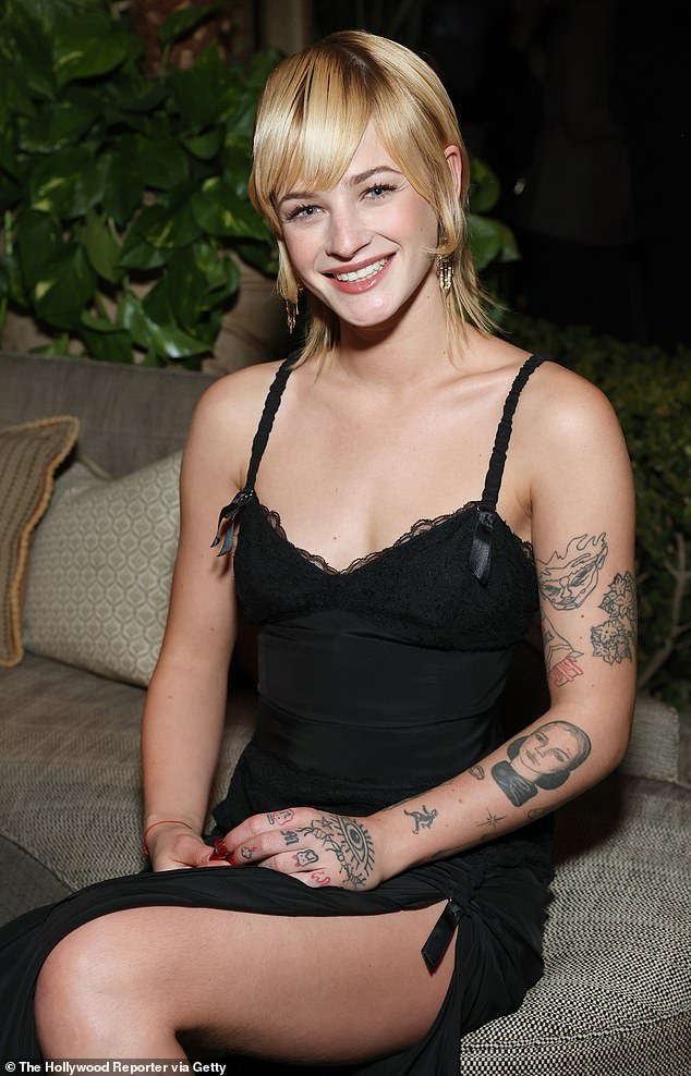 Esther McGregor sigue los pasos de su famoso padre Euan al pisar las tablas en una de las mejores obras de Shakespeare.