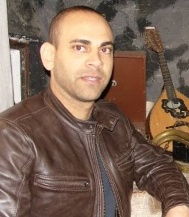 El agente de la supermodelo que se suicidó después de visitar la isla de Jeffrey Epstein a los 18 años le rogó que tuviera sexo con una mujer, según muestran los correos electrónicos