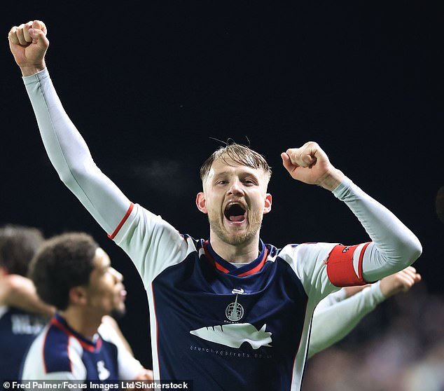 Tras recuperarse de años de mala gestión, el caso de Falkirk muestra que la prohibición de las canchas de plástico por parte de la SPFL es un error