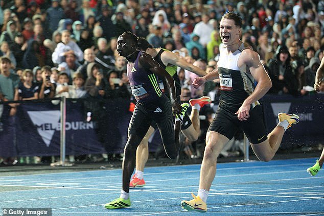Gota La gota se ve eclipsada OTRA VEZ por su rival australiano Lachlan Kennedy en un gran arrebato.