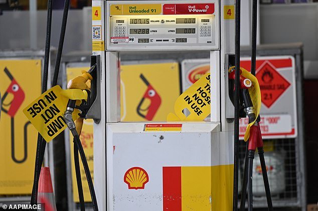 La AFL se está preparando para que la temporada de fútbol se vea afectada por la crisis de combustible de Australia, mientras la liga pronuncia una palabra que traerá terribles recuerdos a los fanáticos.