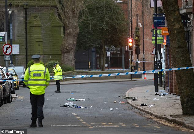 Siete personas heridas tras un accidente automovilístico contra una multitud en el centro de la ciudad de Derby: ciudadano indio, 30 años, arrestado por intento de asesinato