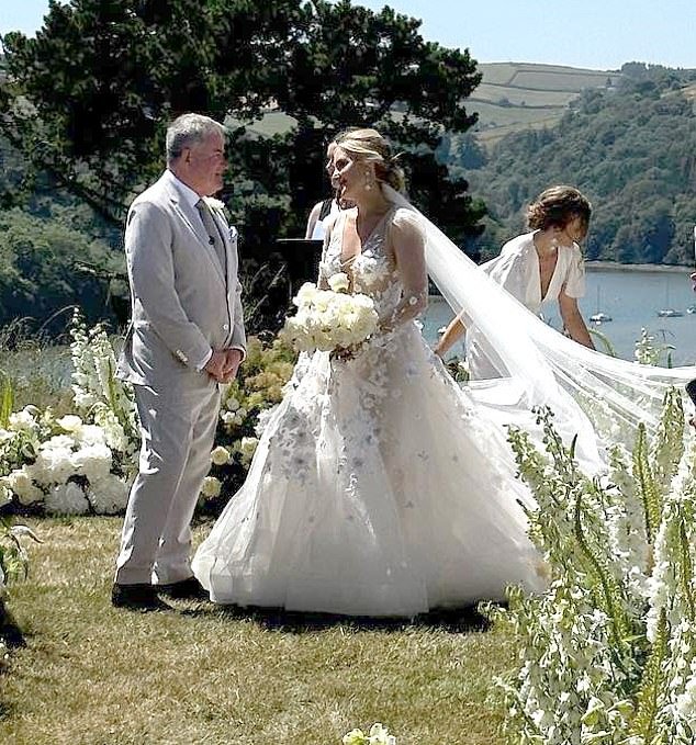 La esposa de Richard Keys habla por primera vez sobre su diferencia de edad de 31 años y el ‘niño adulto’ que dejó a su ex esposa por ella.