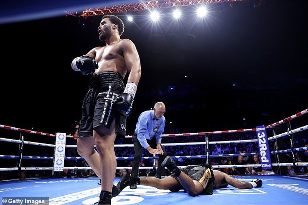 Moses Itauma tenía 20.000 fanáticos gritando en Manchester y está destinado a llegar a la tierra prometida… incluso Oleksandr Usyk necesitará su genio en plena forma para detenerlo.