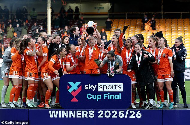 Glasgow City 2-1 Rangers: Lisa Forrest inspira el triunfo de la Sky Sports Cup con dos goles para el álbum familiar