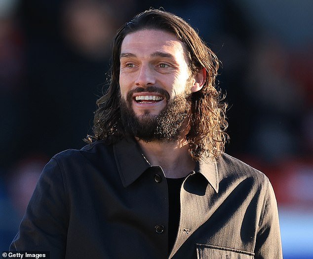 Andy Carroll admite que no quería convertirse en gerente antes de que el YouTuber KSI le ofreciera un trabajo sorpresa en Dagenham & Redbridge: “Simplemente cayó en mi regazo”