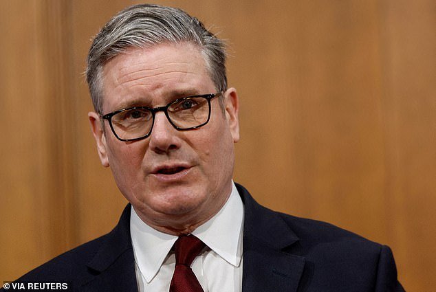 Escasez de diésel “en cuestión de semanas”, mientras los expertos advierten que el shock energético será peor que el de la década de 1970, mientras Reeves ruega a los estados que no ahoguen los suministros del Reino Unido acaparando petróleo y gas.