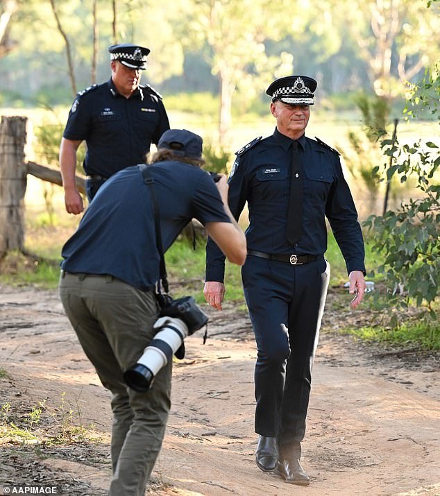 La serie de preguntas que los policías DEBEN responder sobre los siete meses de fuga del fugitivo buscado Dezi Freeman antes de terminar en una feroz confrontación con la policía en su escondite fuera de la red.