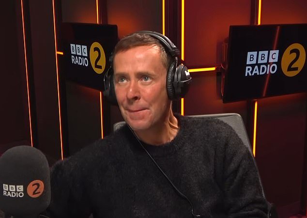 Corredores y ciclistas listos para suceder a Scott Mills: el favorito de Vernon Kay, con Rylan Clark y Claudia Winkleman también en la pelea después del despido de la estrella de BBC Radio 2