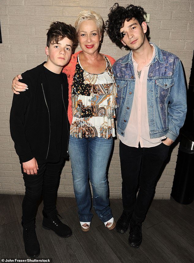 La estrella de Loose Women, Denise Welch, critica al ayuntamiento de Londres por no recoger los desechos de su hijo y afirma que un trabajador la insultó