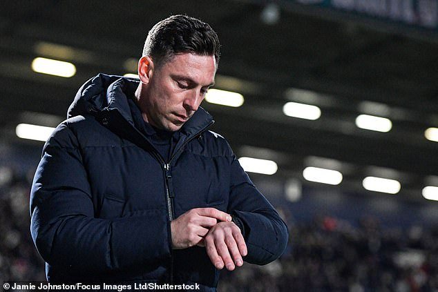 Era una leyenda en el Celtic Park, pero no podía trasladar esa mentalidad ganadora a la gestión. Entonces, ¿dónde le salió todo mal a Scott Brown en Ayr United?