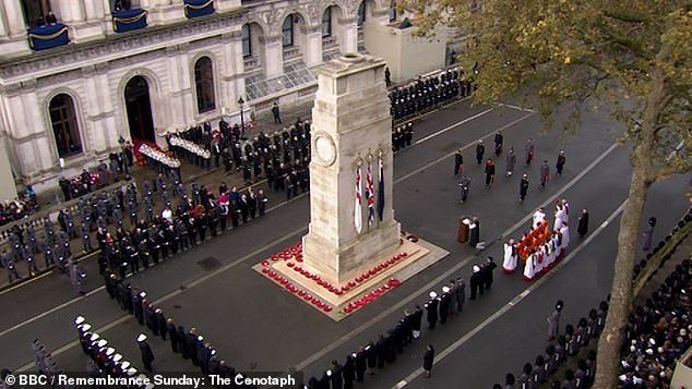El ex corresponsal de la BBC Royal critica la decisión “miope y sin sentido” de eliminar al equipo detrás de la cobertura del Domingo del Recuerdo