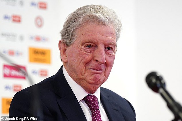 Roy Hodgson, de 78 años, descarta quedarse a largo plazo en el Bristol City después de su sorprendente regreso a la dirección mientras el ex técnico de Inglaterra insiste en que “soy demasiado viejo”.