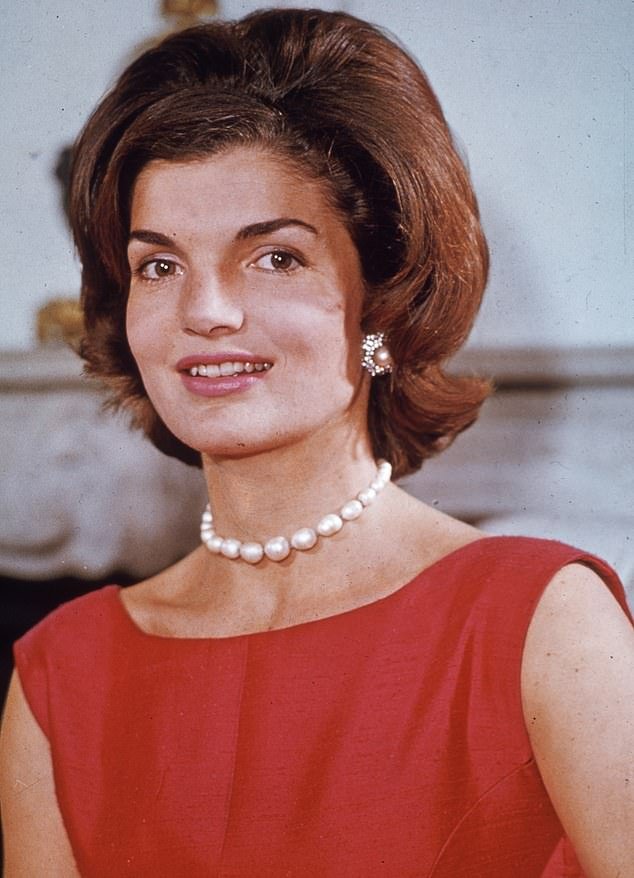 NADINE DORRIES: Jackie versus Carolyn: ambas eran mujeres al estilo Kennedy, pero solo una tenía sustancia