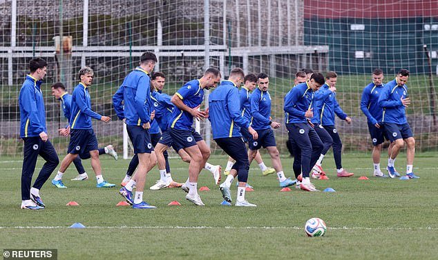 Italia en ‘disputa de espionaje antes de los play-offs de la Copa Mundial de Bosnia, mientras los medios bosnios acusan a los cuatro veces campeones de realizar una sesión de entrenamiento con rivales de la película SOLDIER’