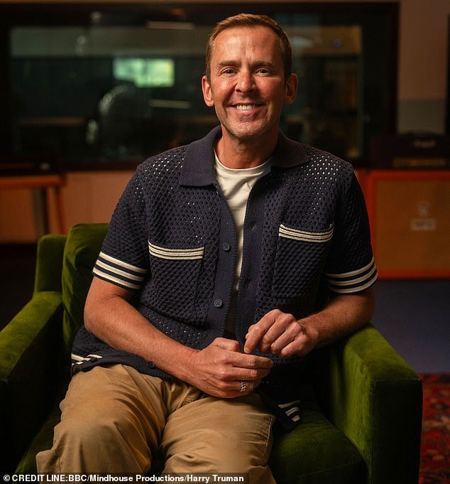 Scott Mills ‘investigado por la policía en 2016 por delitos sexuales graves contra un adolescente’ mientras la crisis deja a la BBC en un ‘caos absoluto’