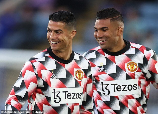 Cristiano Ronaldo ‘intenta convencer a Casemiro de que no se una al viejo rival Lionel Messi en el Inter Miami’ cuando deje el Man United este verano